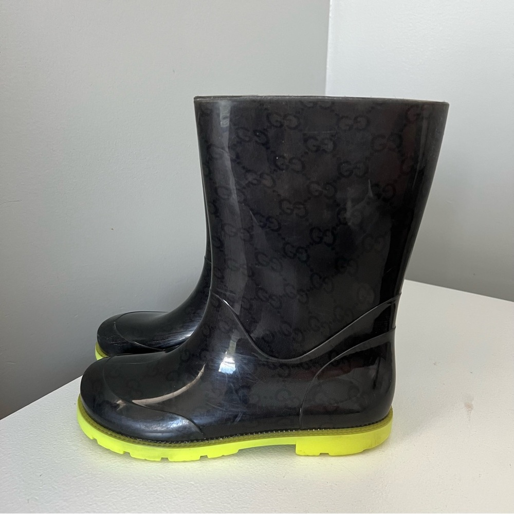 Gucci Kids Black and Neon Green Boots, GG Supreme rain boots